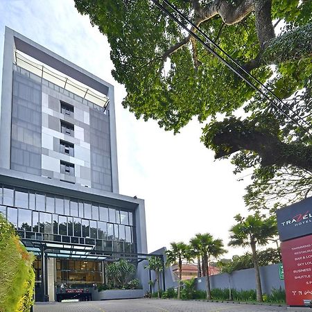 Travello Hotel Bandung Exteriör bild