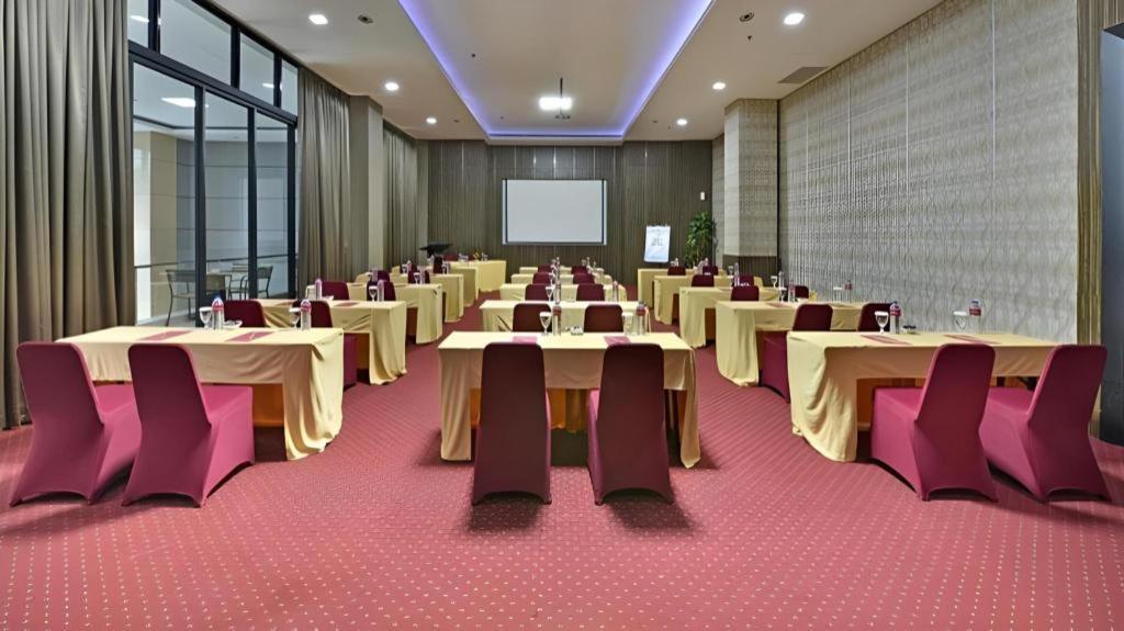 Travello Hotel Bandung Exteriör bild