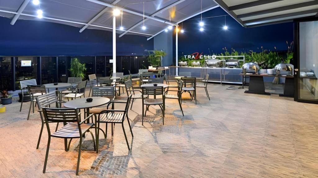 Travello Hotel Bandung Exteriör bild