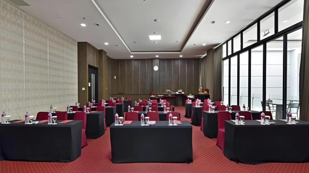 Travello Hotel Bandung Exteriör bild