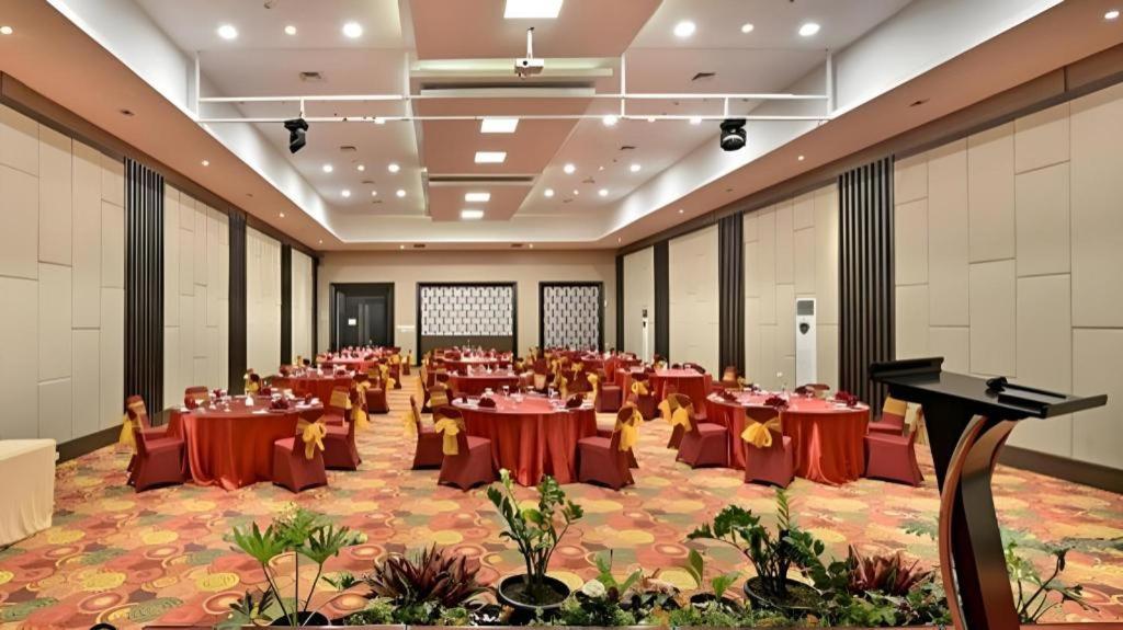 Travello Hotel Bandung Exteriör bild