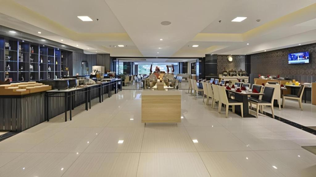 Travello Hotel Bandung Exteriör bild