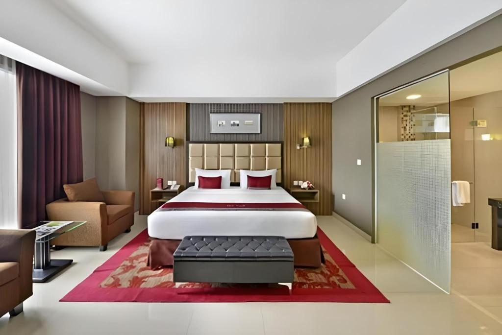 Travello Hotel Bandung Exteriör bild