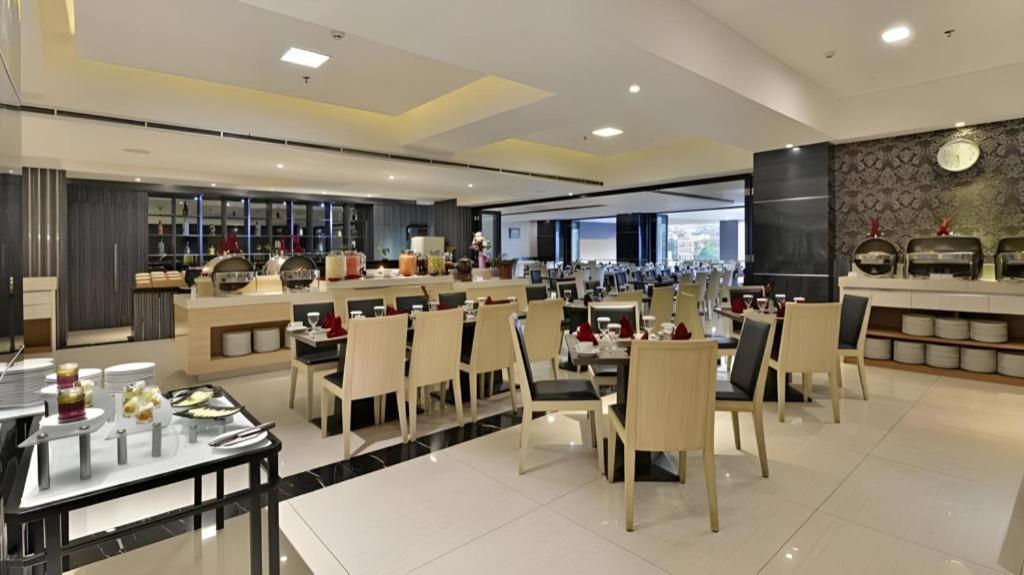 Travello Hotel Bandung Exteriör bild