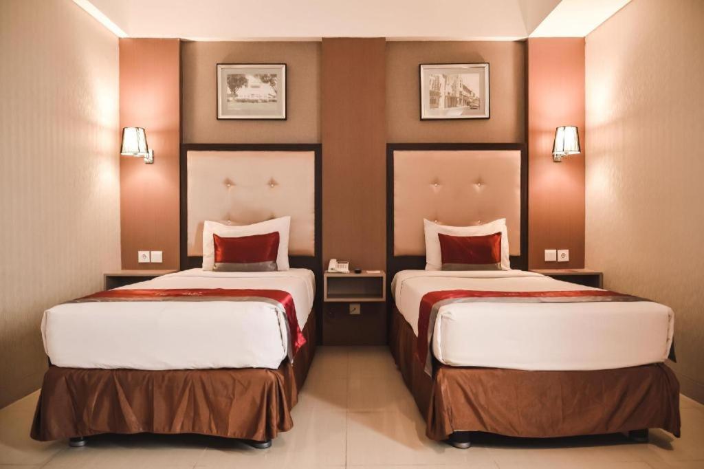 Travello Hotel Bandung Exteriör bild