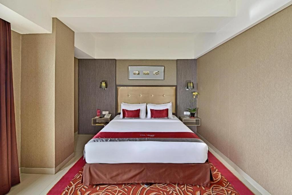 Travello Hotel Bandung Exteriör bild