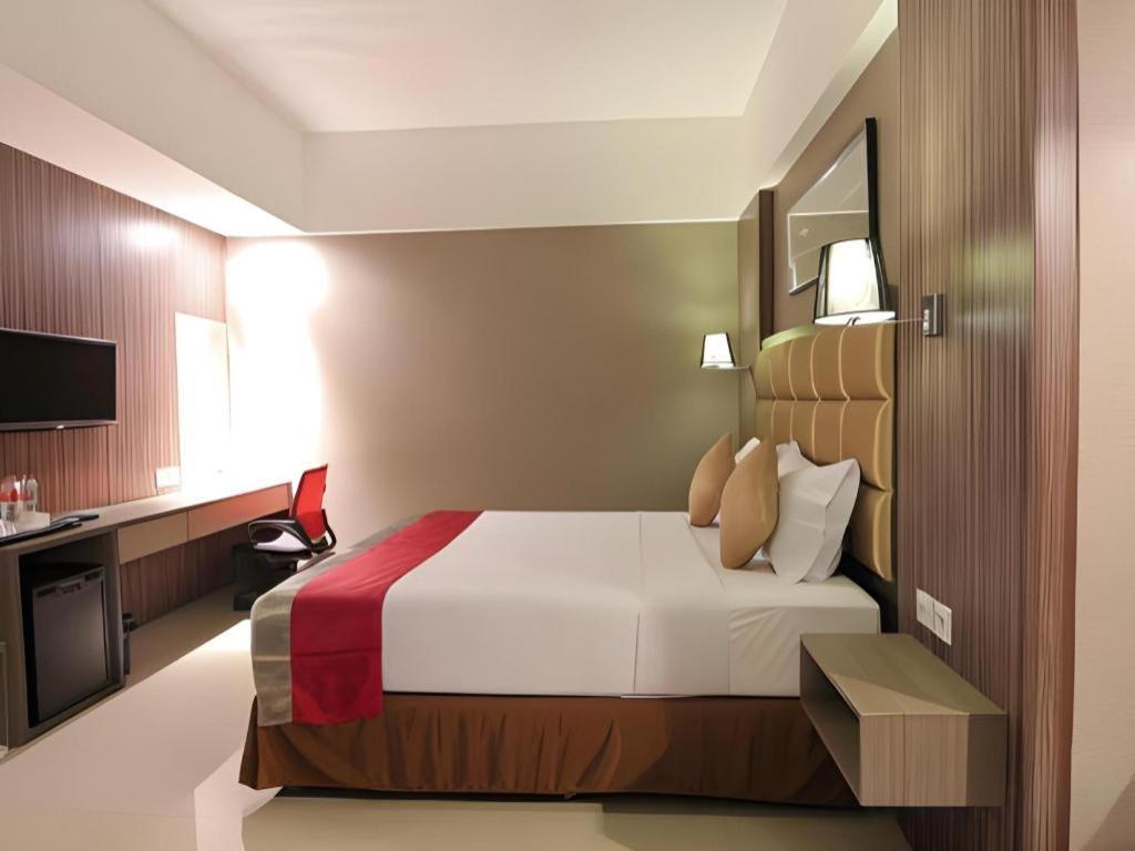 Travello Hotel Bandung Exteriör bild