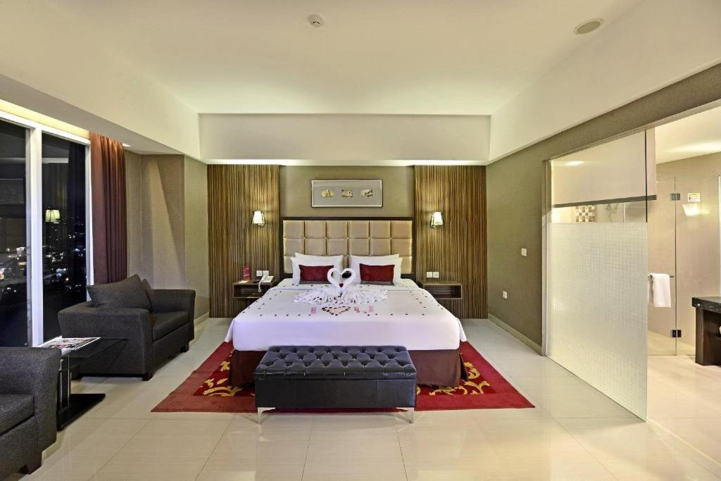 Travello Hotel Bandung Exteriör bild