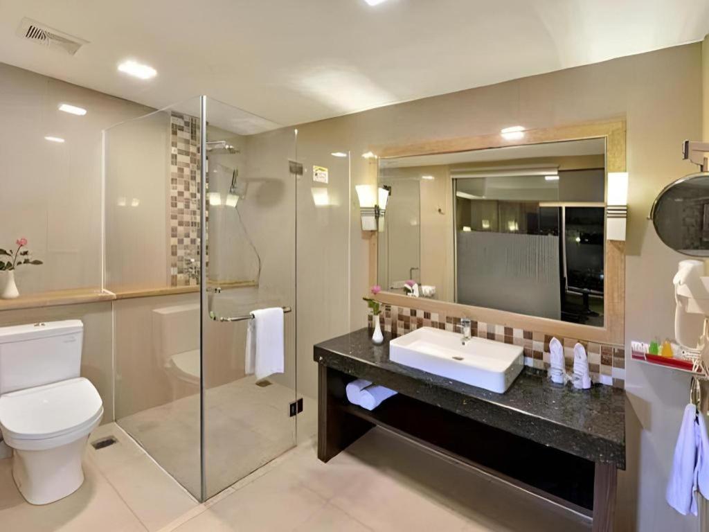 Travello Hotel Bandung Exteriör bild