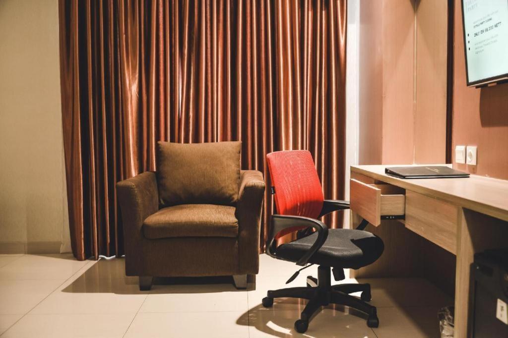 Travello Hotel Bandung Exteriör bild