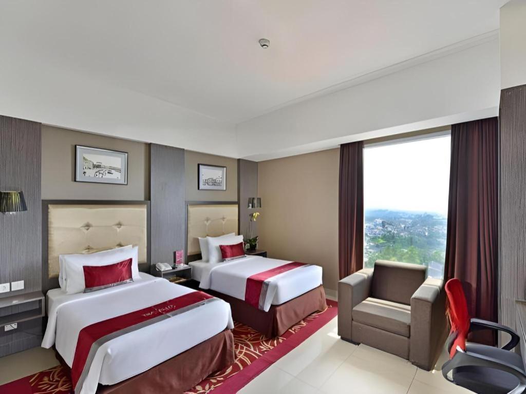 Travello Hotel Bandung Exteriör bild